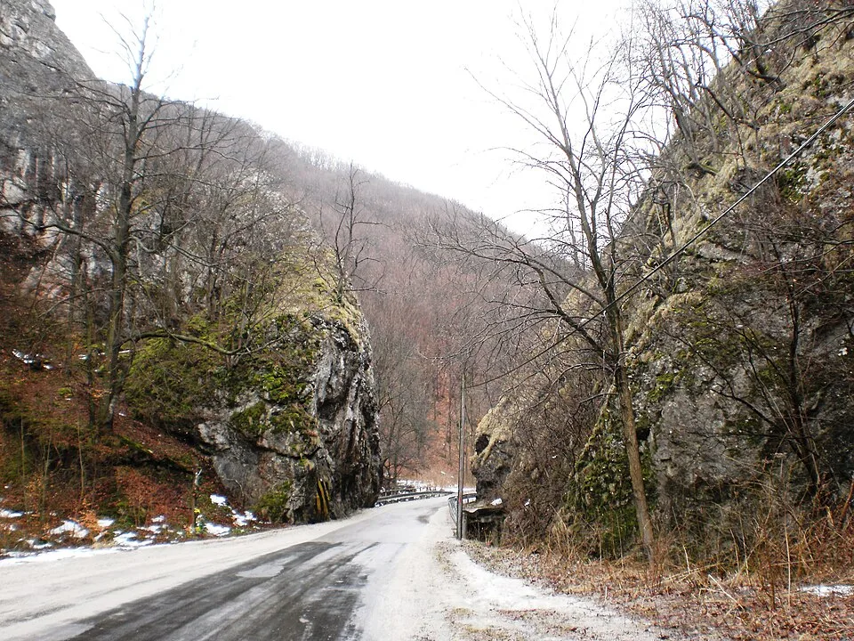 Belušské vráta