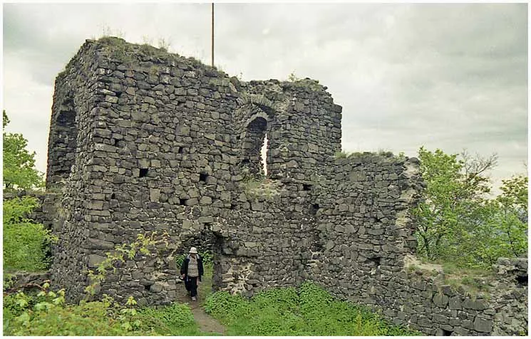 Ronov Castle
