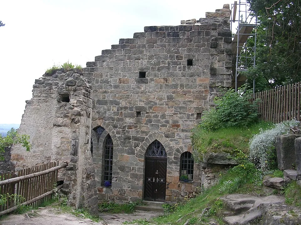 Romantic palace in Valdštejn