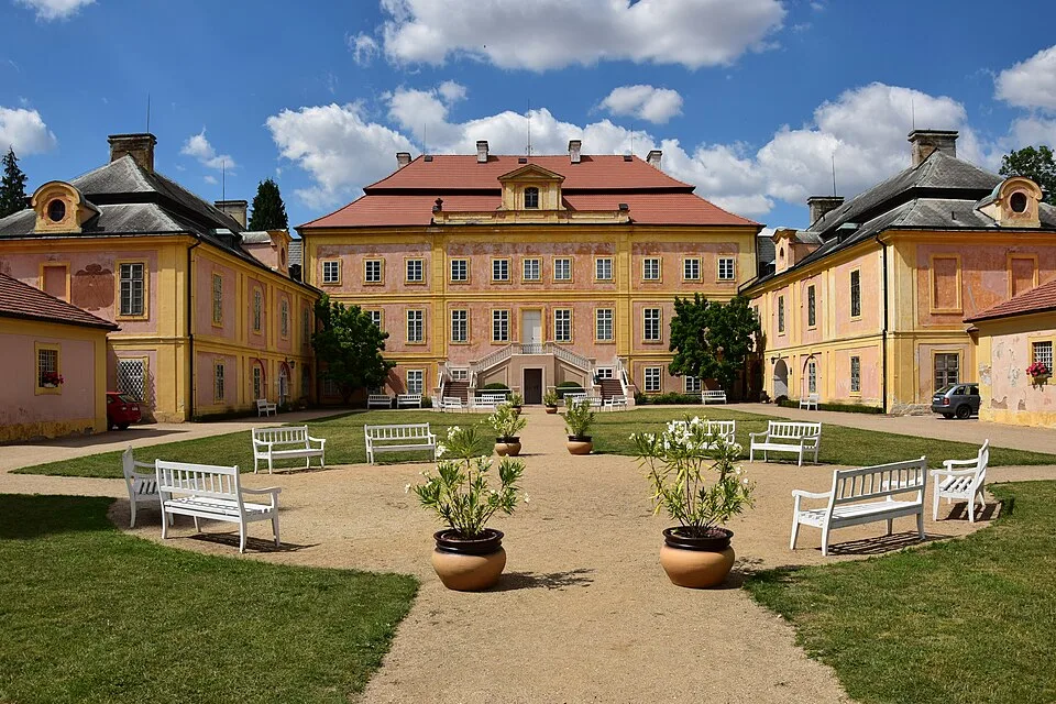 Krásný Dvůr Castle