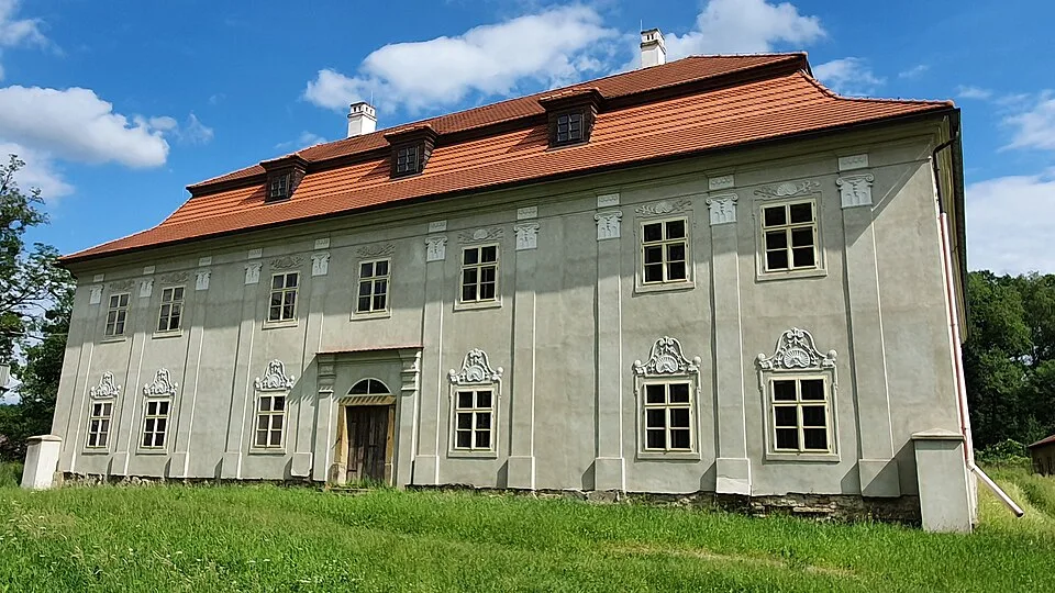 Ropice Castle