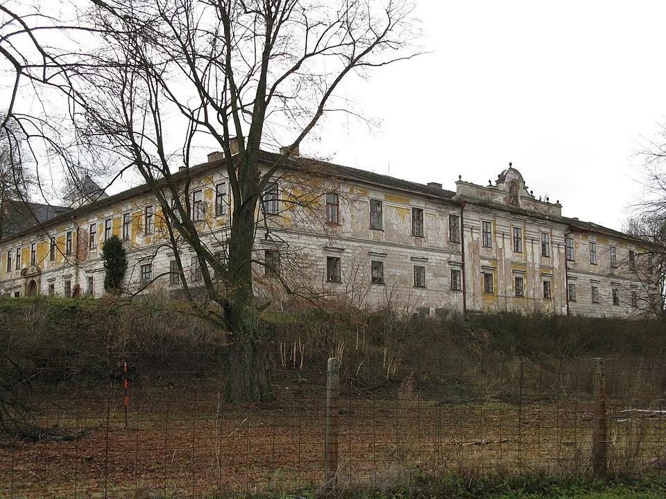 Biskupice Castle