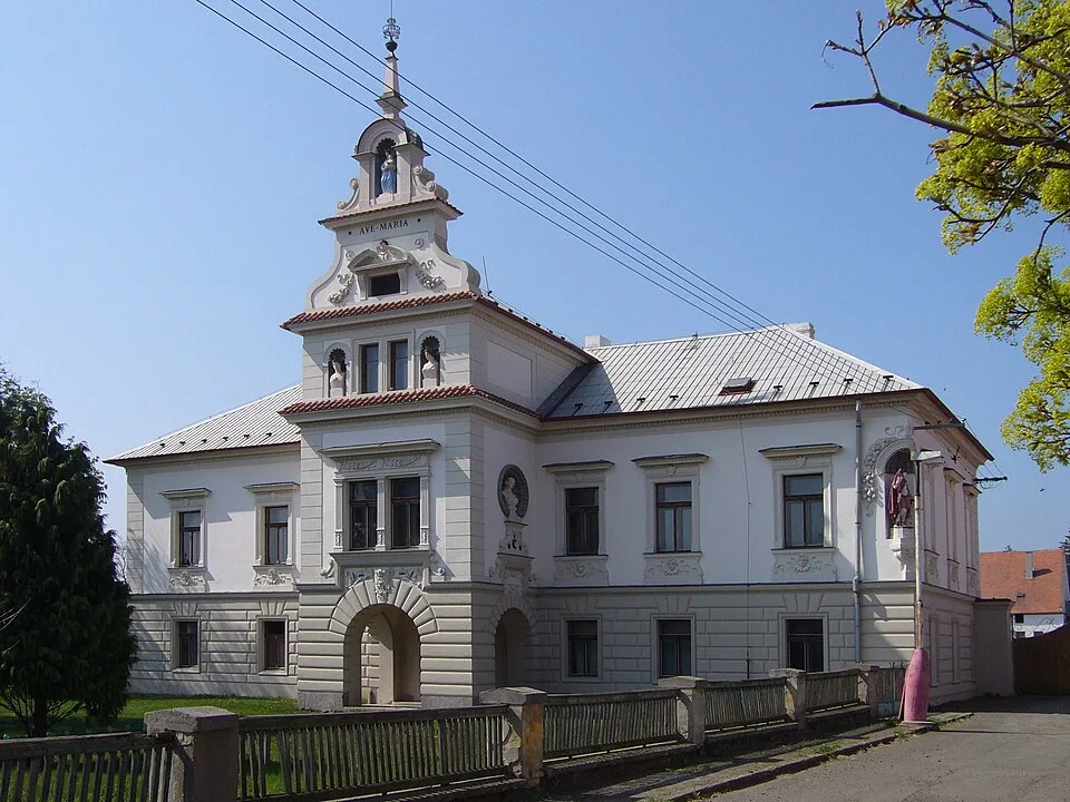 Veliká Ves Castle