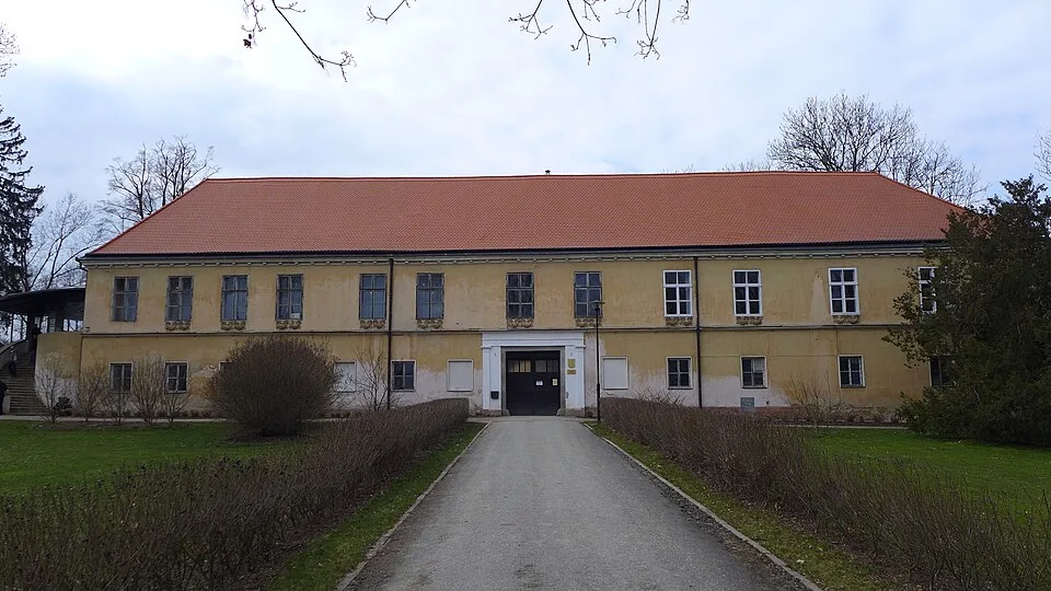 Miroslavské Knínice Castle