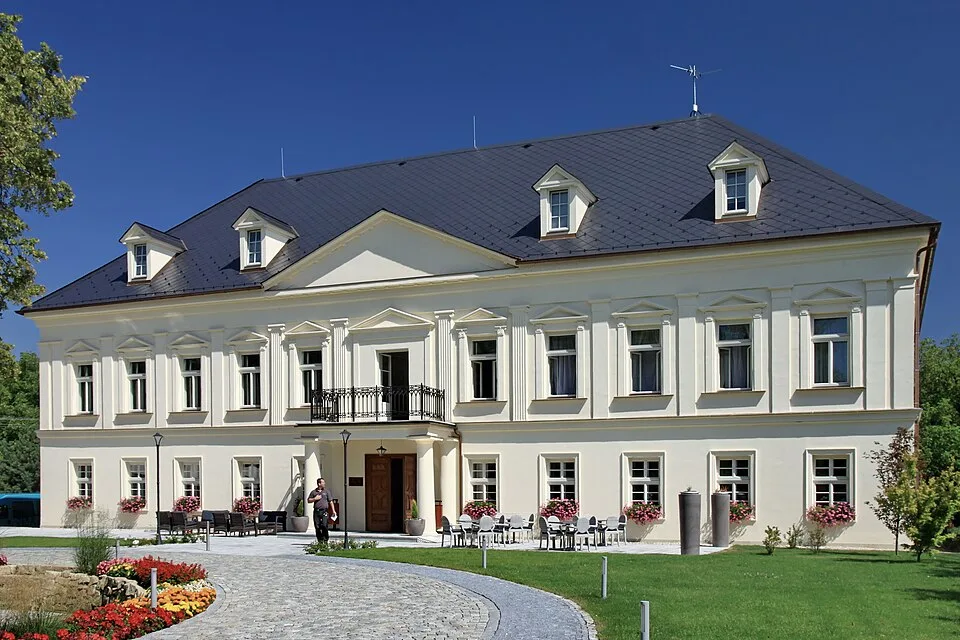 Small castle in Prstná