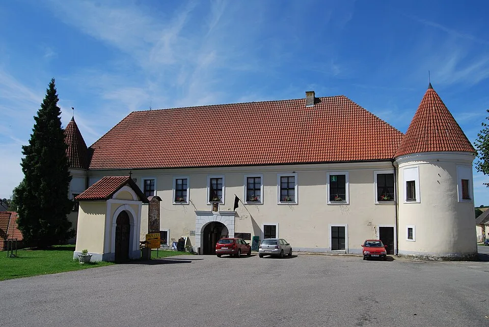 Louňovice pod Blaníkem Castle