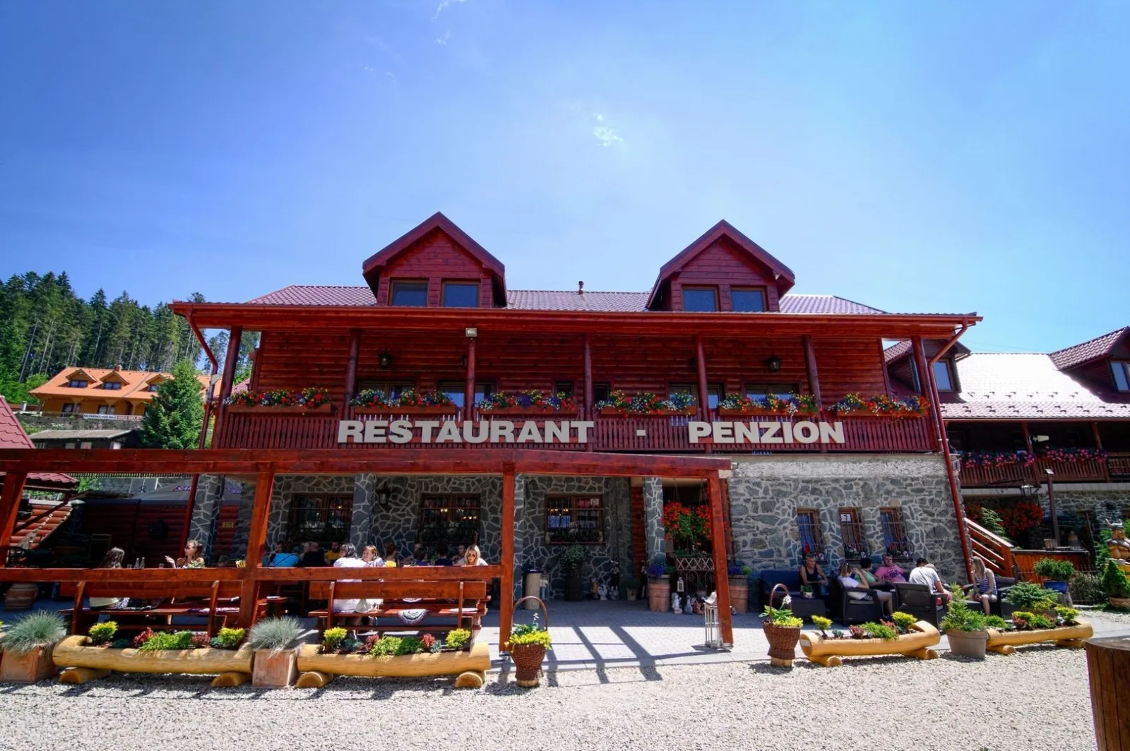 Hotel priehrada a Penzión Erika