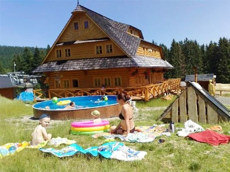 Koliba u Kuba Ski Zábava — DOM Z BALI w Hruštín