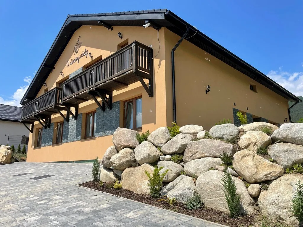 U divokej včely — CHALET a Ižipovce