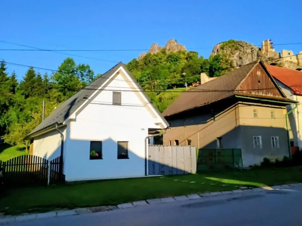 Chalúpka pod hradom Lednica