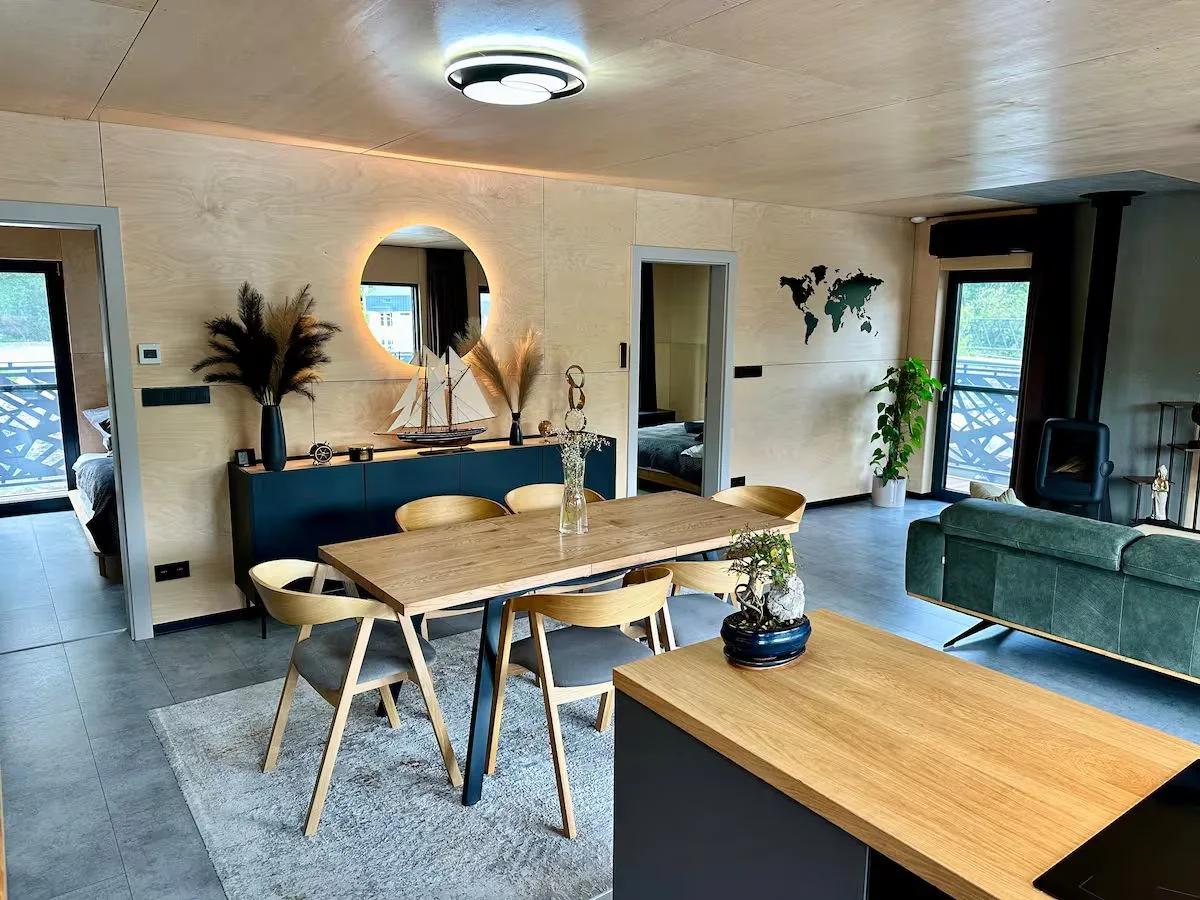 Houseboat with touch of luxury