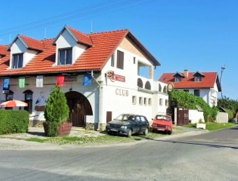 Penzión u Bociana — CASA DE HUÉSPEDES en Plavecký Štvrtok