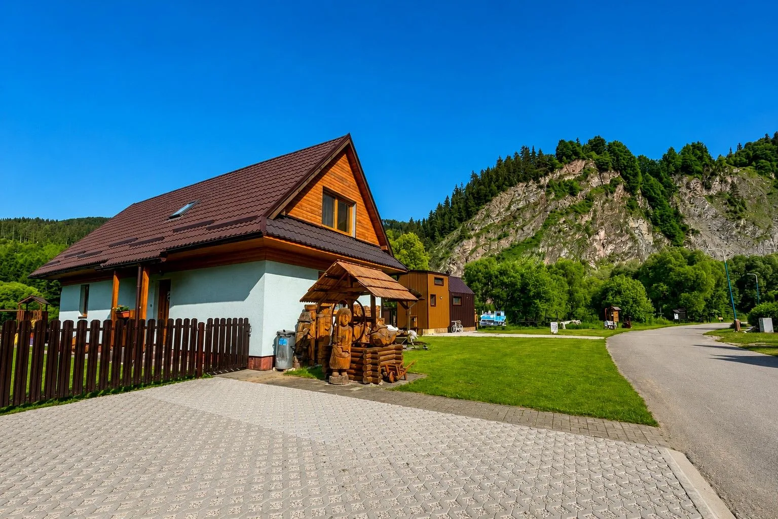 Chata u pltníka Paľka a Tiny house Podbieľanská archa