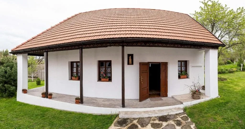 Ubytovanie na včelej farme — CHALUPA v obci Polichno
