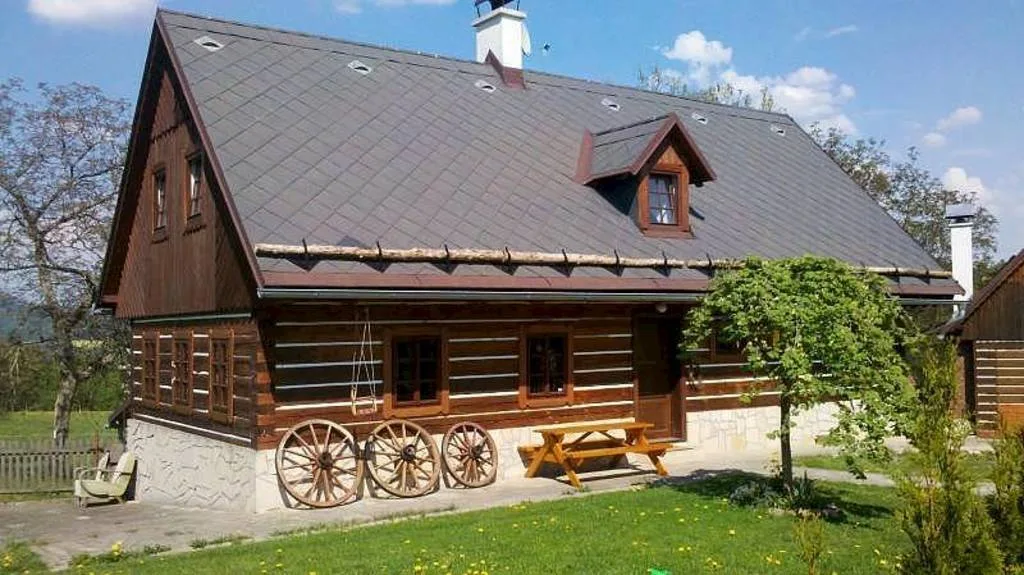 Roubenka Pod Křížem u Rumcajsovy jeskyně