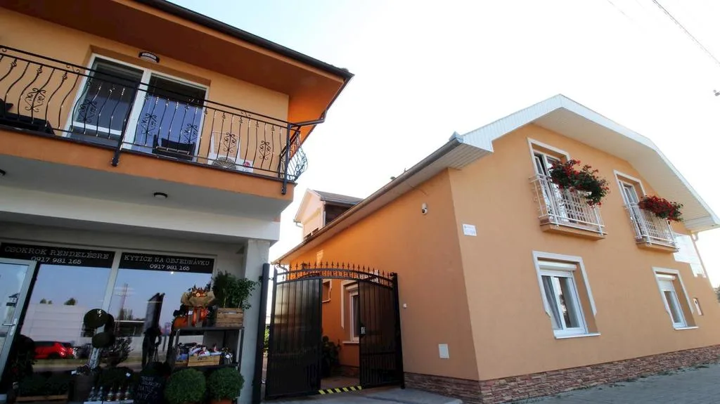 Penzión MIKA — PENSION in Štúrovo