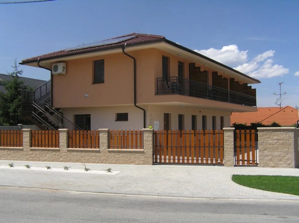 Štúdiá a Apartmány Siesta — APPARTAMENTO a Štúrovo