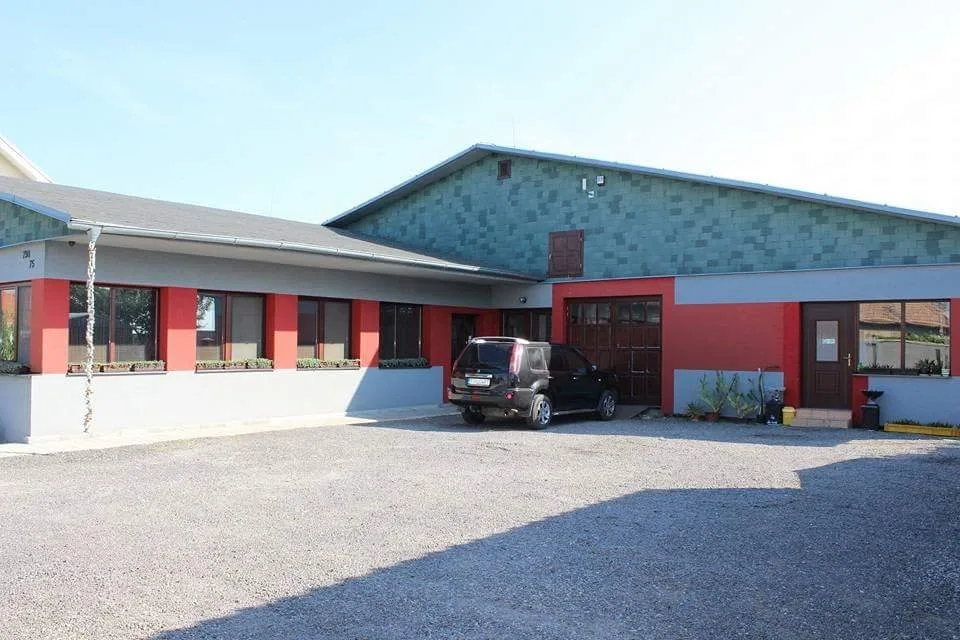 Robotnícka ubytovňa Šúrovce — CHALÉ em Šúrovce