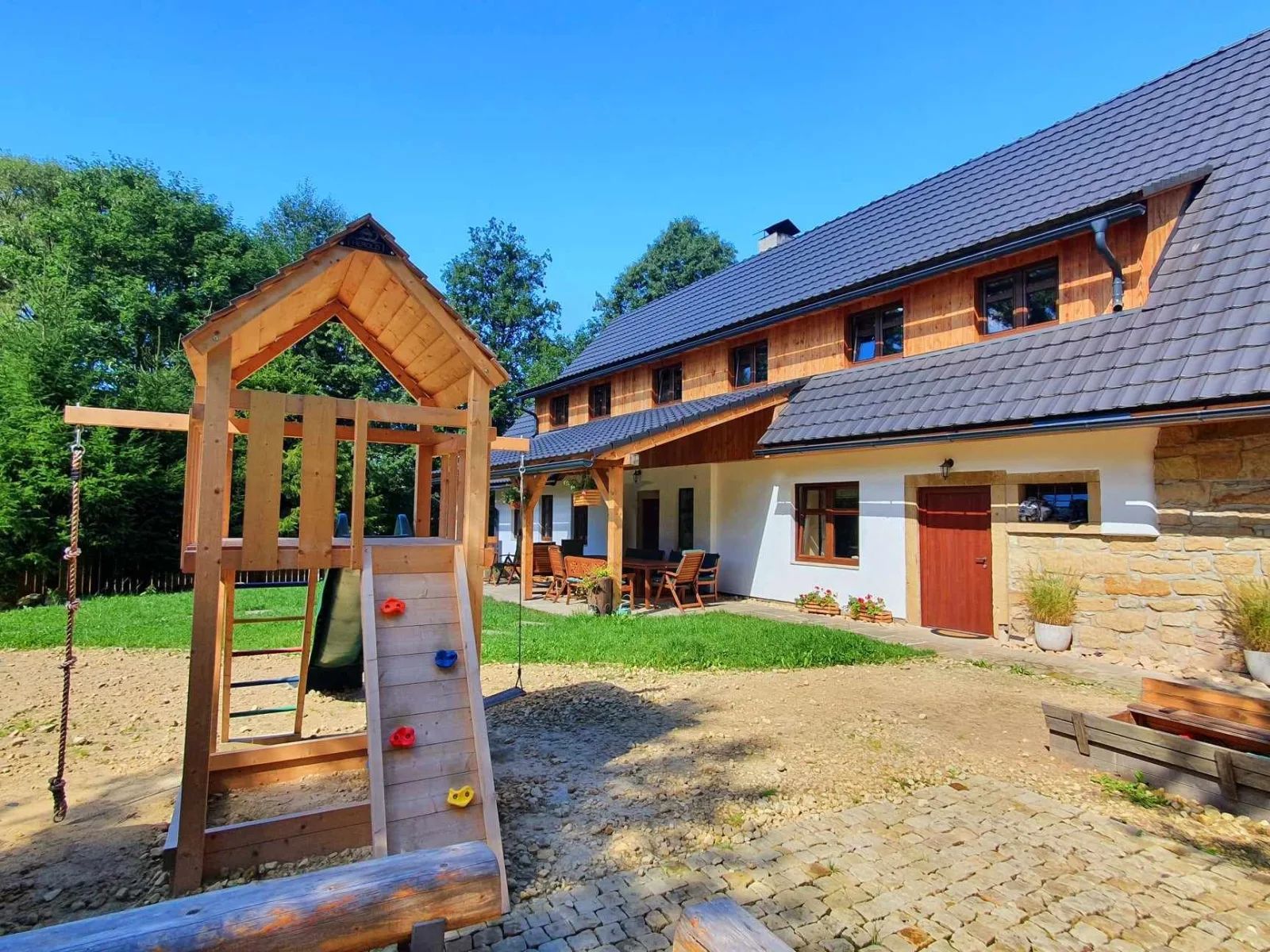 Kamenný Vrch Adršpach — CHALUPA v obci Teplice nad Metují